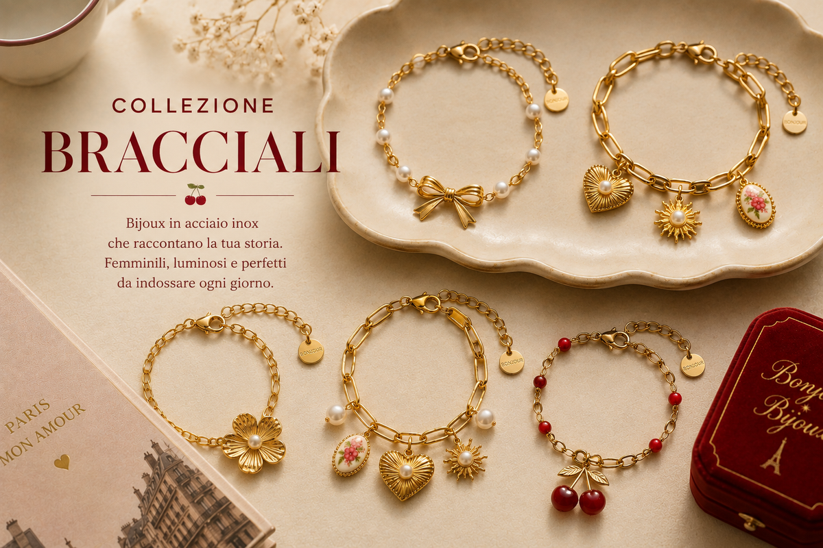 Collezione di bracciali Bonjour Bijoux in acciaio inox dorato, con charms, perle, cuori, fiori e ciliegie dal romantico stile rétro.