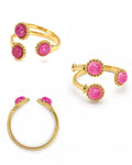 Anello regolabile dorato con tre cabochon fucsia