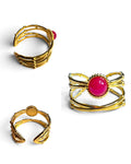 Anello regolabile dorato con cabochon fucsia