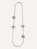 Collana lunga argentata con conchiglie e stelle marine