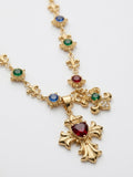 Collana dorata con croce e charms multicolor